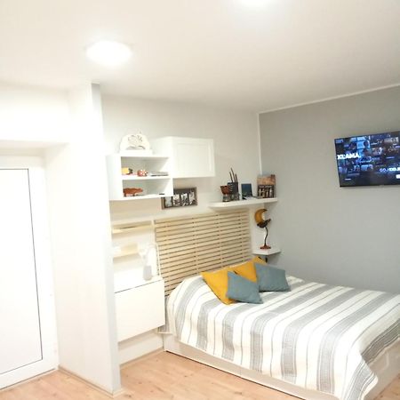 Studio Apartman "Nicole" Pula Exterior photo